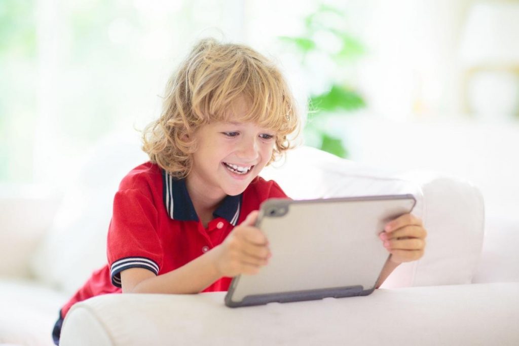 Ochrona Przed Cyberprzemocą: 5 Sposobów na Bezpieczeństwo Dziecka