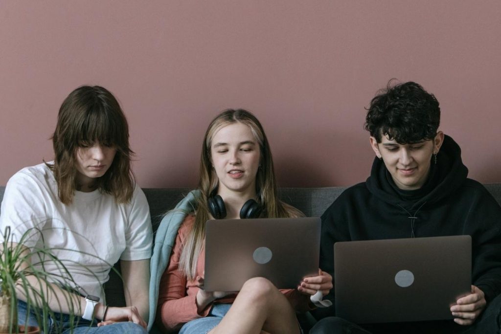 Darmowe V-Dolce w Fortnite? Jak uchronić dziecko przed scamerami i kradzieżą konta