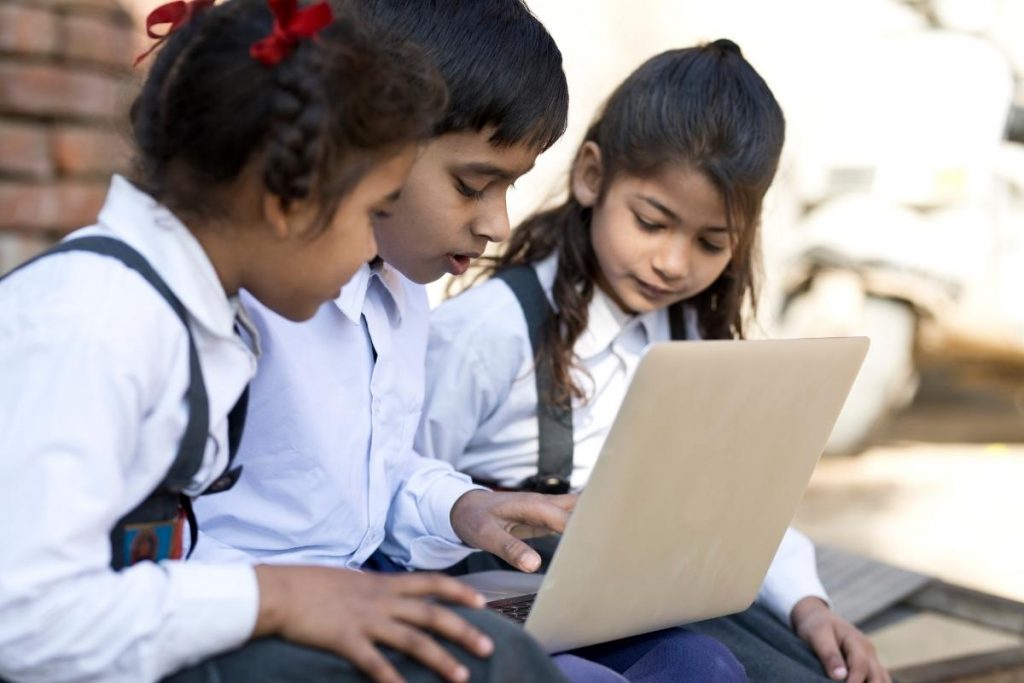 Finsta (Fake Instagram) – dlaczego nastolatki zakładają drugie, tajne konta?