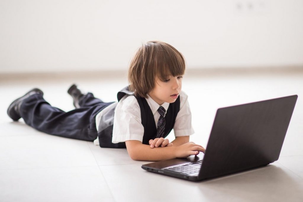 Aplikacje edukacyjne vs gry: Jak ustawić priorytety w dostępie do programów?