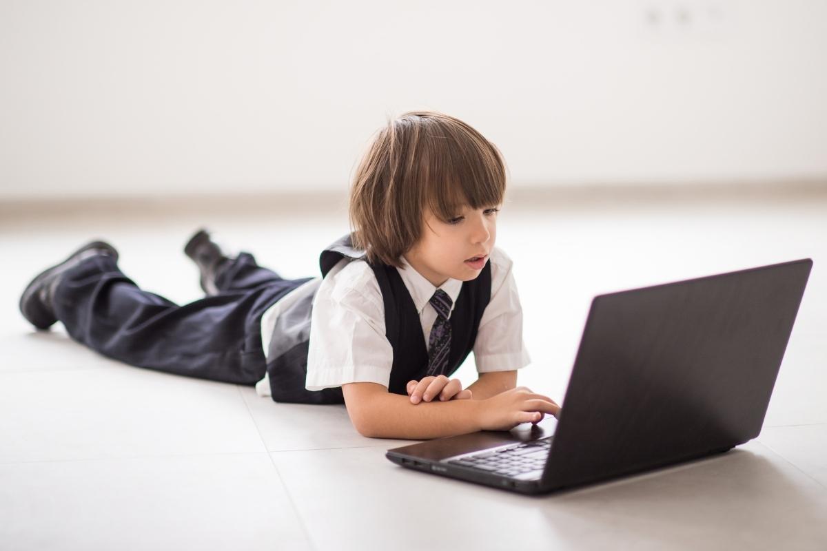 Aplikacje edukacyjne vs gry: Jak ustawić priorytety w dostępie do programów?