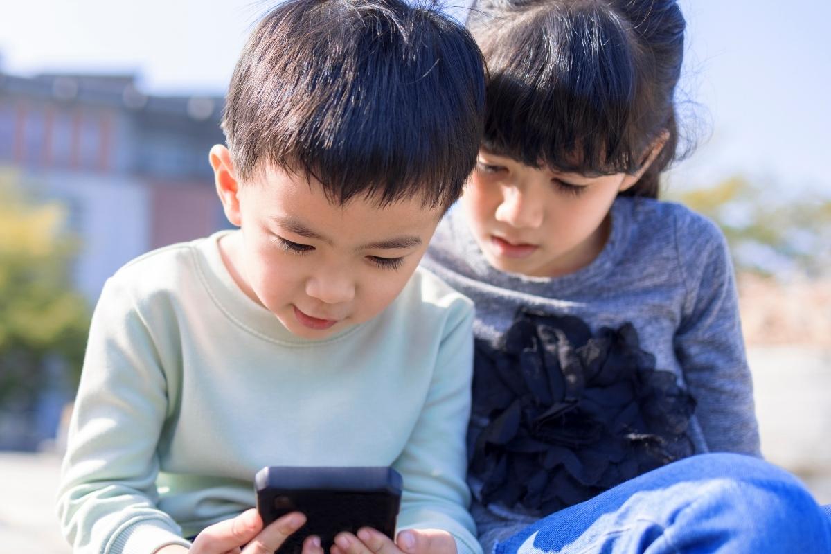 Dziecko nie chce oddać telefonu? Skuteczne metody na „detoks cyfrowy”