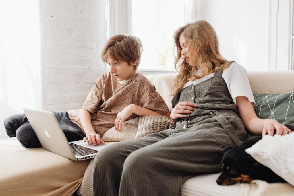 Jak skutecznie zablokować pornografię na wszystkich przeglądarkach w 2026 roku?