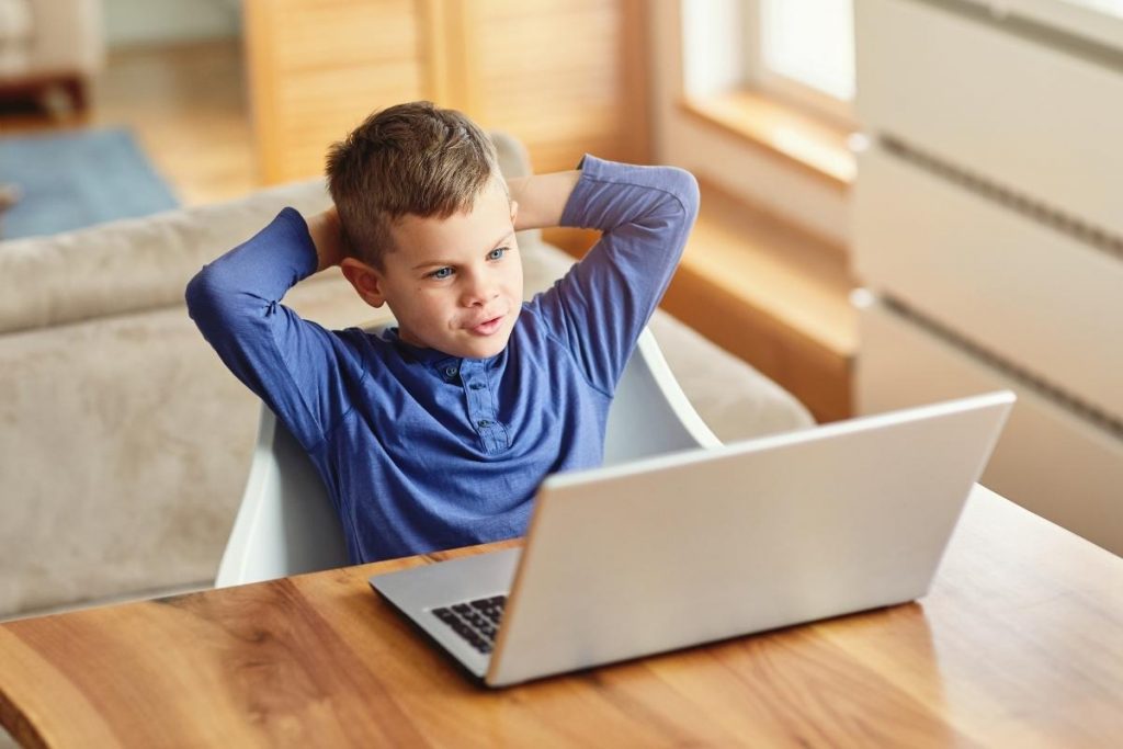 Jak wykryć, czy dziecko szuka informacji o narkotykach lub dopalaczach?