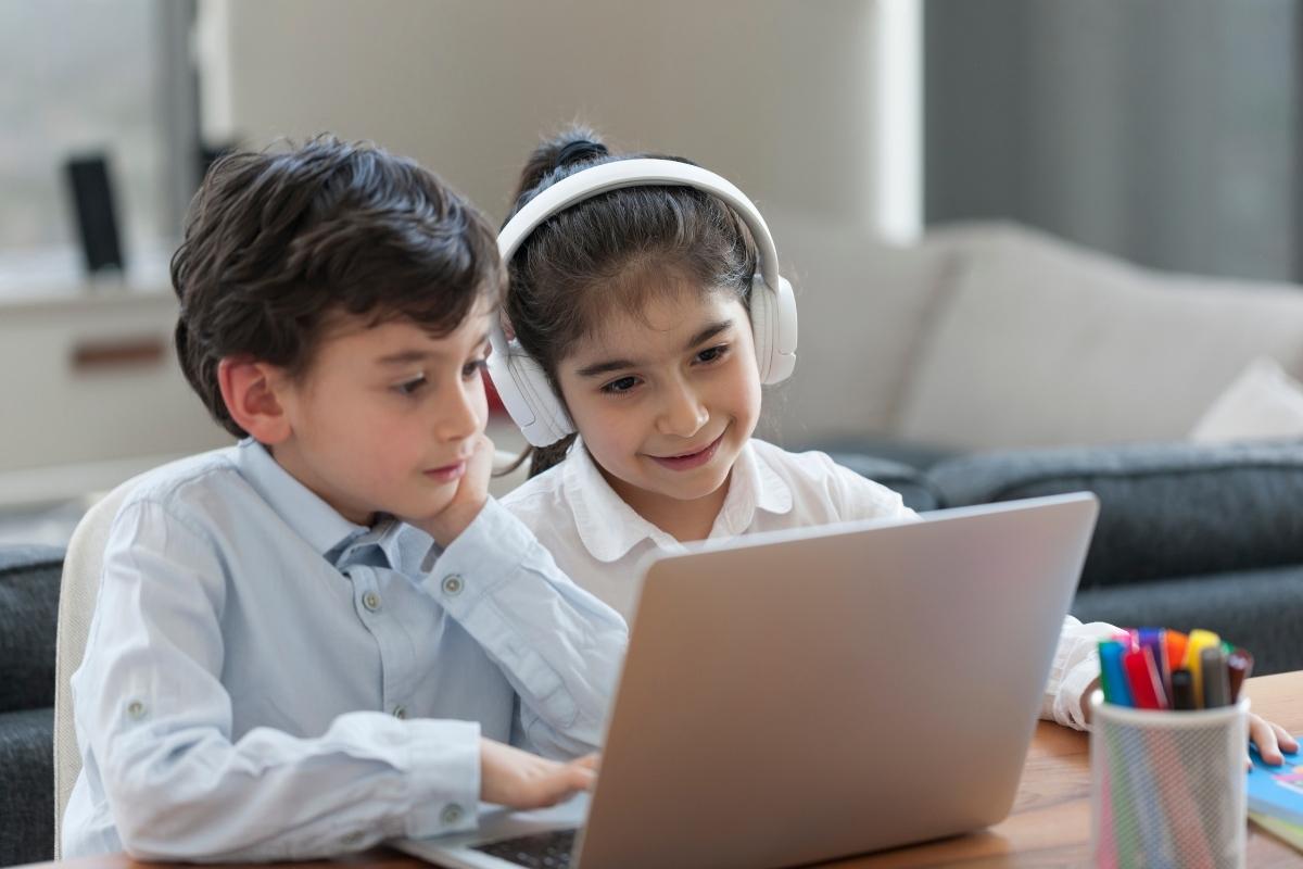 Jak zablokować YouTube w przeglądarce, a zostawić aplikację YouTube Kids?