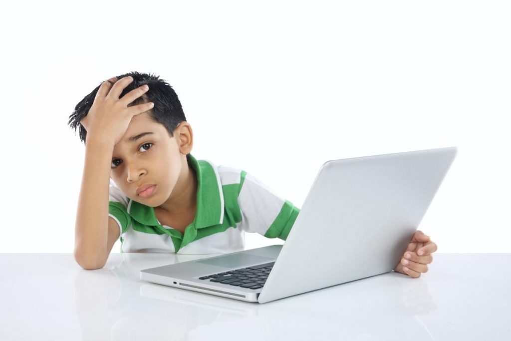 Praca domowa z chatbotem? Jak kontrolować czas na „pomocach naukowych”