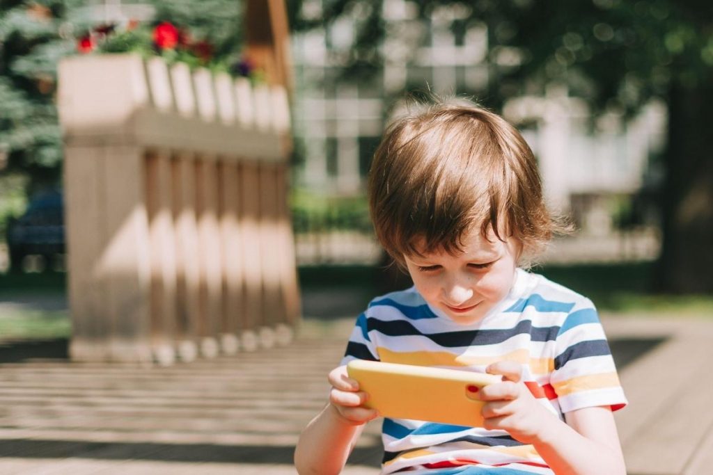 Twoje dziecko „pożycza” internet od kolegi? Jak kontrolować hotspoty Wi-Fi