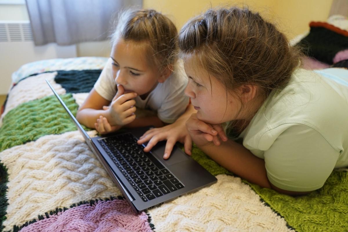 Co byś zrobił, gdybyś wiedział, co dziecko widzi w telefonie?